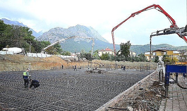 Göynük kapalı pazar yerinde beton dökümü başladı