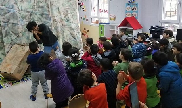 Hataylı minikler 'Karınca Kararınca' öğrenerek eğleniyor