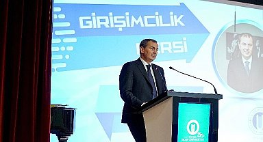 İş Bankası Genel Müdürü Hakan Aran, Girişimcilik Dersi'nin konuğu oldu