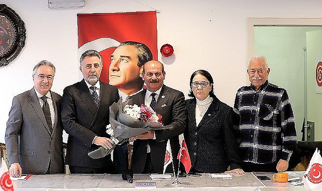 İzmir'in eski başkanları ve meclis üyelerinden Başkan Sandal'a destek