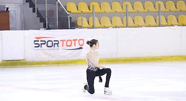 İzmir'in sporcuları kente madalyalarla döndü