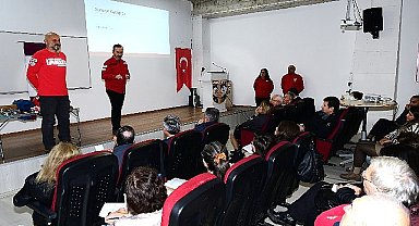 Karabağlar'da Mahalle Afet Gönüllüleri eğitimi başladı