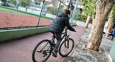 Karşıyaka'da çocuklar hayallerindeki bisikletlere kavuştu