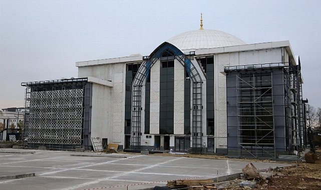 Kartepe'nin modern mimarili camisi yükseliyor