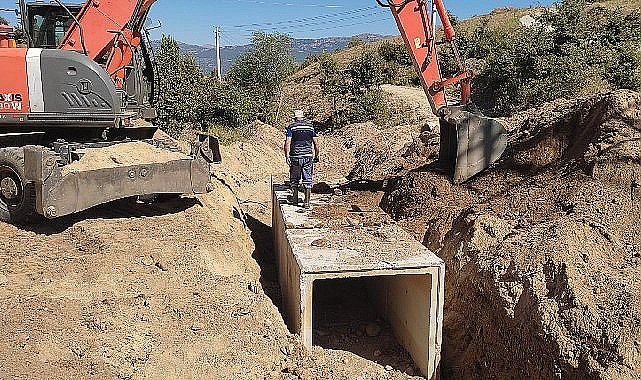 Kiraz'da derelerden 4 bin 320 ton atık çıkarıldı