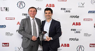 Pırellı p zero e, paris'te düzenlenen 2023 otomobil ödülleri'nde 