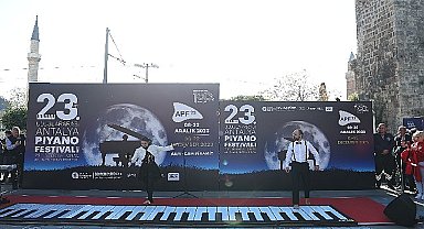 Piyano sihirbazları Antalya ve Alanya'da gösteri yaptı