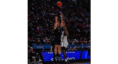 UC Irvine Takımının Oyuncusu Derin Saran, NCAA'de Yıldızlaşıyor!