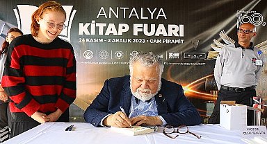 Ünlü bilim insanı Celal Şengör'ün söyleşisi salona sığmadı 