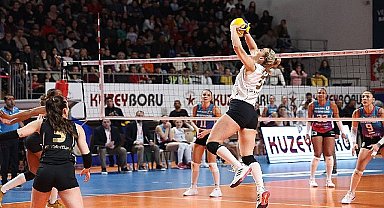 VakıfBank sezonun ilk yarısını galibiyetle tamamladı