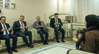 Vali Gül, Kaymakam Şenel ve Başkan Atila Aydıner'den şehit ailesine ziyaret