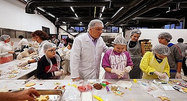 Yeni yıl kurabiyeleri beslenme saati için hazırlandı 