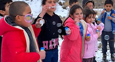 1 Tebessüm 1 Hayat Derneği iyiliğin peşinde