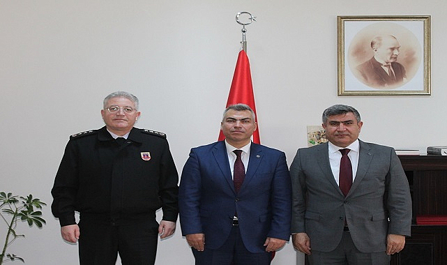 Afyonkarahisar İl Emniyet Müdürü Mahmut Ay ile İl Jandarma Komutanı Tolga Yağan’dan, Cumhurbaşkanlığı İletişim Başkanlığı Bölge Müdürü Uğur Ülgen’e nezaket ziyareti.