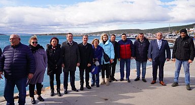 Balıkesir Ayvalık'ta mübadele anısına denize çelenk