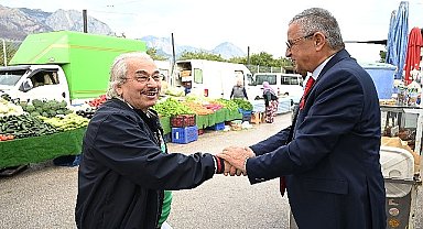 Başkan Topaloğlu'ndan pazar esnafına ziyaret