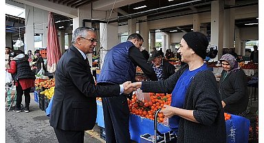 Başkan Topaloğlu, pazar esnafını ziyaret etti