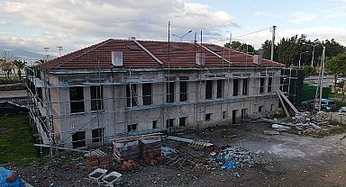 Bayraklı'daki tarihi üçüz bina yenileniyor