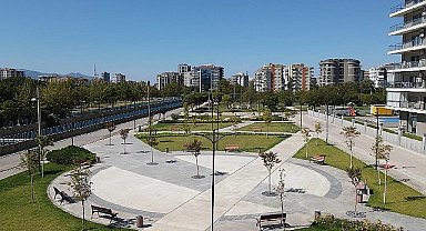 Bayraklı'nın 21 yeni parkı hizmete açılıyor