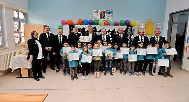 Belediye Başkanı Savran öğrencilere karne dağıttı