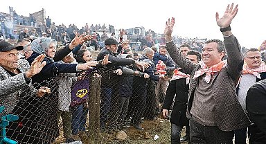 Bergama Folklorik Deve Gösterisi Festivali Yoğun Katılımla Düzenlendi 
