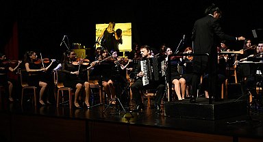 Beylikdüzü'nde fırça darbeleriyle müziğe yolculuk