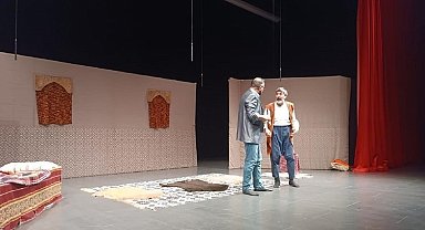 'Bir Tabak Daha' Çayırova'da sahnelendi