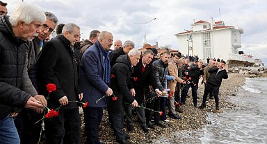 Bursa Mudanya'da mübadiller anısına denize karanfil