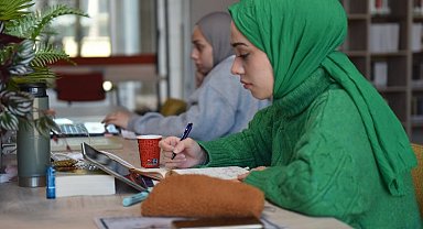 Bursa Yıldırım'da gençlerin kütüphanesi