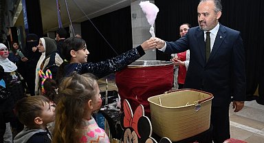 Bursa'da kayıtlı yetimlere 'giysi' desteği