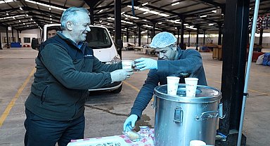 Büyükşehir'den Kartepe'de pazarcıya sabah çorbası