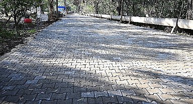 Çıralı'da bozulan yollara parke taşı döşeniyor