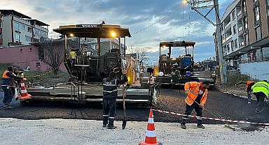 D-130'un trafik yoğunluğunu azaltacak Yunus Emre Caddesinde üstyapı tamamlanma aşamasına geldi