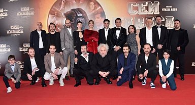 Galada 'Cem Karaca' sürprizi