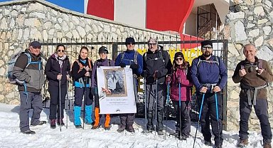 Genç dağcının arkadaşlarından Spil'e anlamlı yürüyüş
