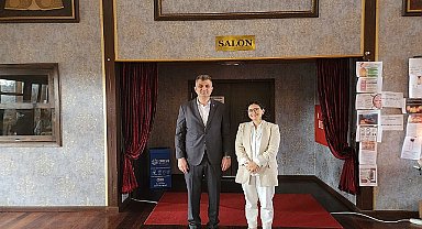 Gölcük Belediyesi tarafından düzenlenen etkinlikte; engelli bireyler, 'Acı ve Tatlı Hayat' filmini ücretsiz olarak izlediler.