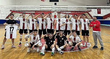 Gölcük belediyespor genç erkek voleybol takımı kocaeli şampiyonu 