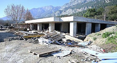 Göynük kapalı pazar yerinde çalışmalar hızla devam ediyor