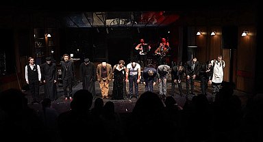 Harbiye Muhsin Ertuğrul Sahnesi Kral optimus'u ağırladı