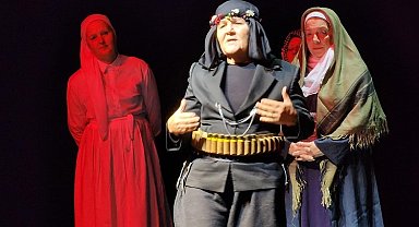 Hatay için sahnelenen tiyatroya büyük ilgi