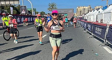 İnegöllü Kadın Sporcu Dubai Maratonunda Koştu