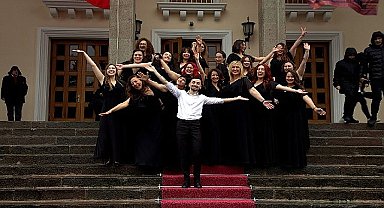 İzmir Büyükşehir Belediyesi Çoksesli Kadınlar Korusu CSO Ada Ankara Sahnesi'nde