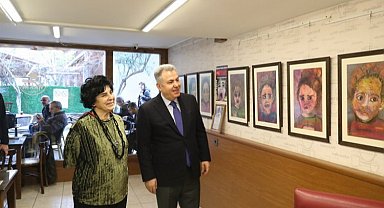 İzmir Valisi Süleyman Elban'dan 'Anne koluma adımı yaz' sergisine ziyaret