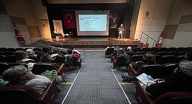 Karşıyaka sağlık söyleşilerinde otizm konuşuldu