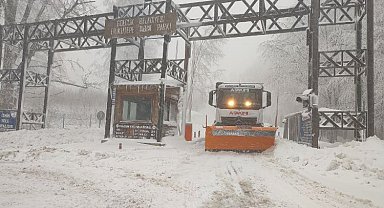 Kocaeli'de kar mesaisi sürüyor