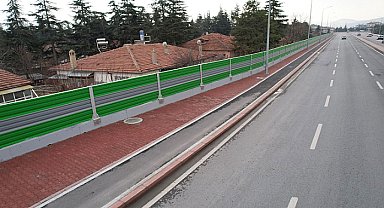 Konya Büyükşehir Abdülhamid Han Caddesi'ne Gürültü Engelleyici Bariyer Yaptı