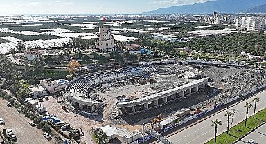 Kumluca Atatürk Stadyumu hızla yükseliyor 