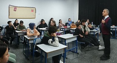 Manisa'da öğrencilere test çözme teknikleri anlatıldı