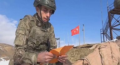 Minik öğrenciler ilk mektuplarını Mehmetçiklere yazdı