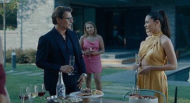 Netflix, başrollerinde Funda Eryiğit, Alperen Duymaz ve Mehmet Günsür'e yer veren Kül'ün fragmanını paylaştı